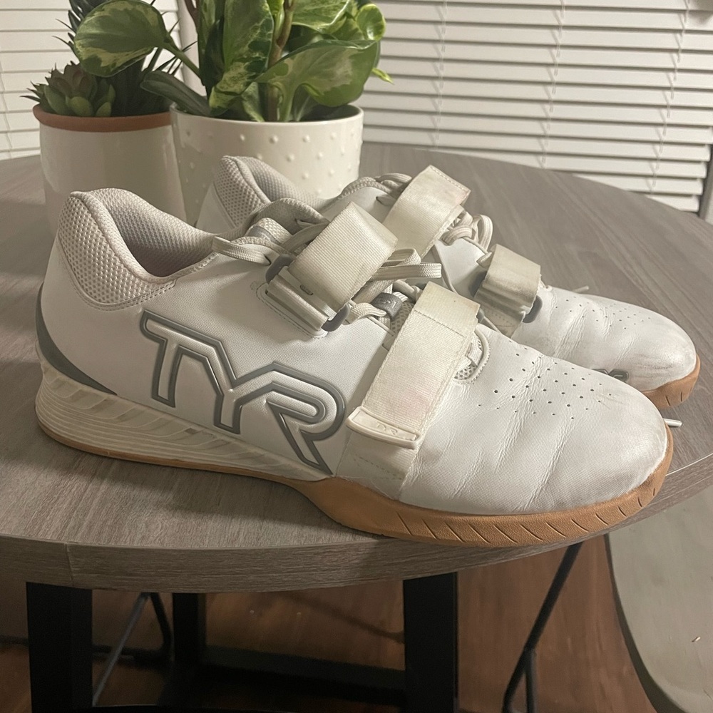TYR white lifters